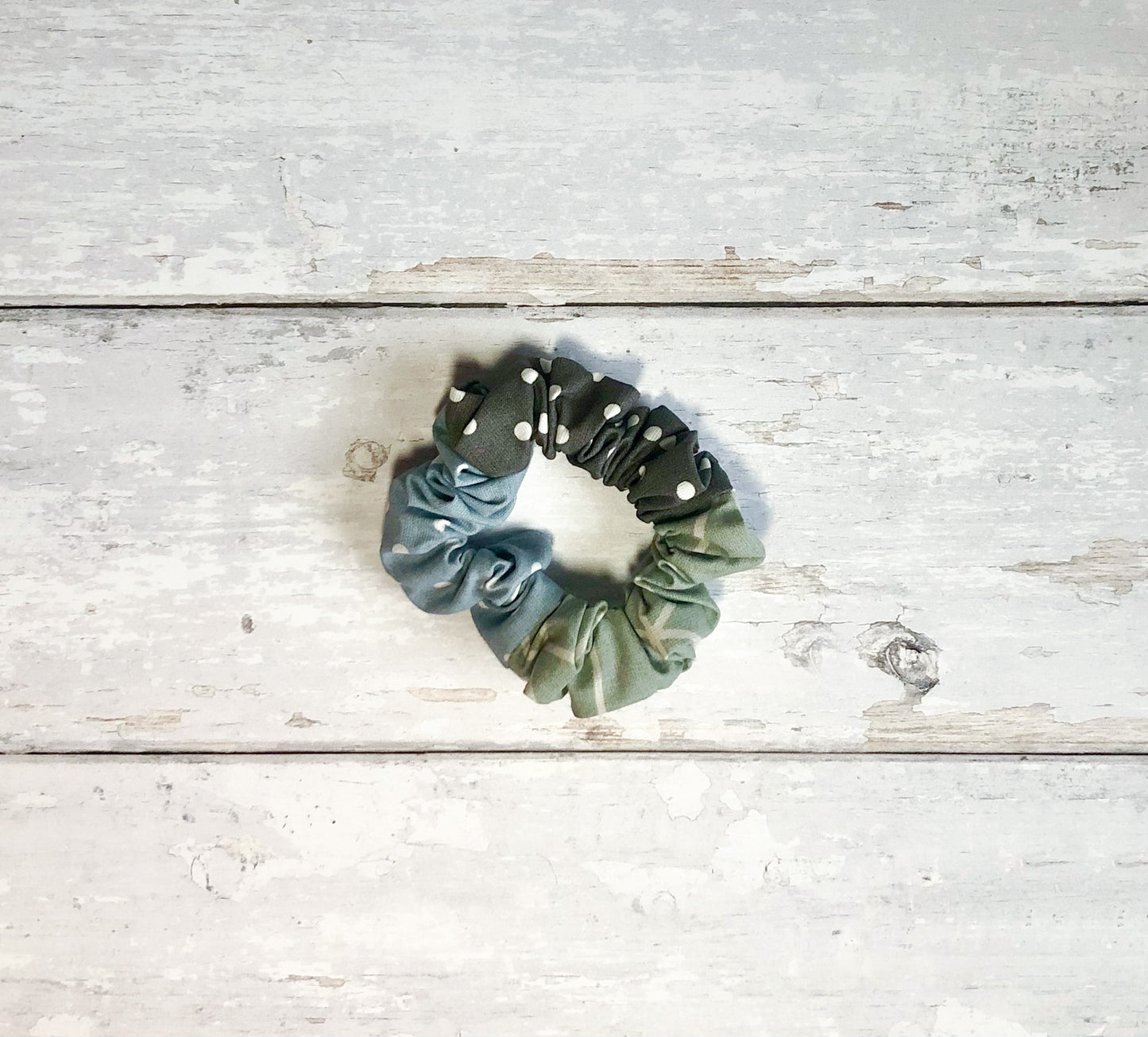 HETTY AND HUXLEY SCRUNCHIE ABSTRACT PRINT