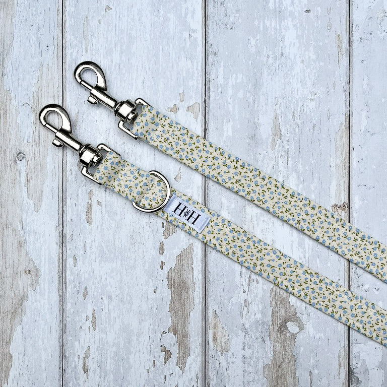 HETTY AND HUXLEY CREAM AND BLUE FLORAL LEAD EXTENSION
