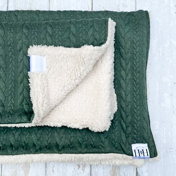 HETTY AND HUXLEY FOREST GREEN BLANKET WITH CREAM FUR LINING
