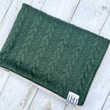 HETTY AND HUXLEY FOREST GREEN BLANKET WITH CREAM FUR LINING