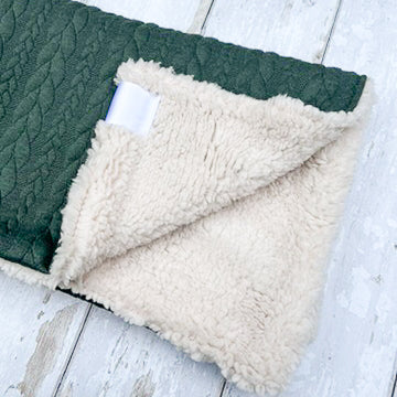 HETTY AND HUXLEY FOREST GREEN BLANKET WITH CREAM FUR LINING