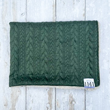 HETTY AND HUXLEY FOREST GREEN BLANKET WITH CREAM FUR LINING