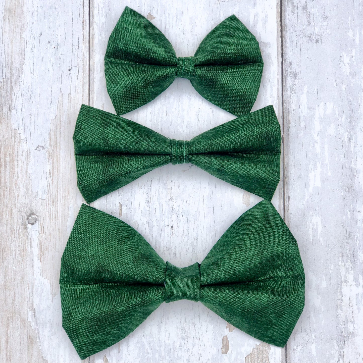 HETTY AND HUXLEY FOREST GREEN BOW TIES