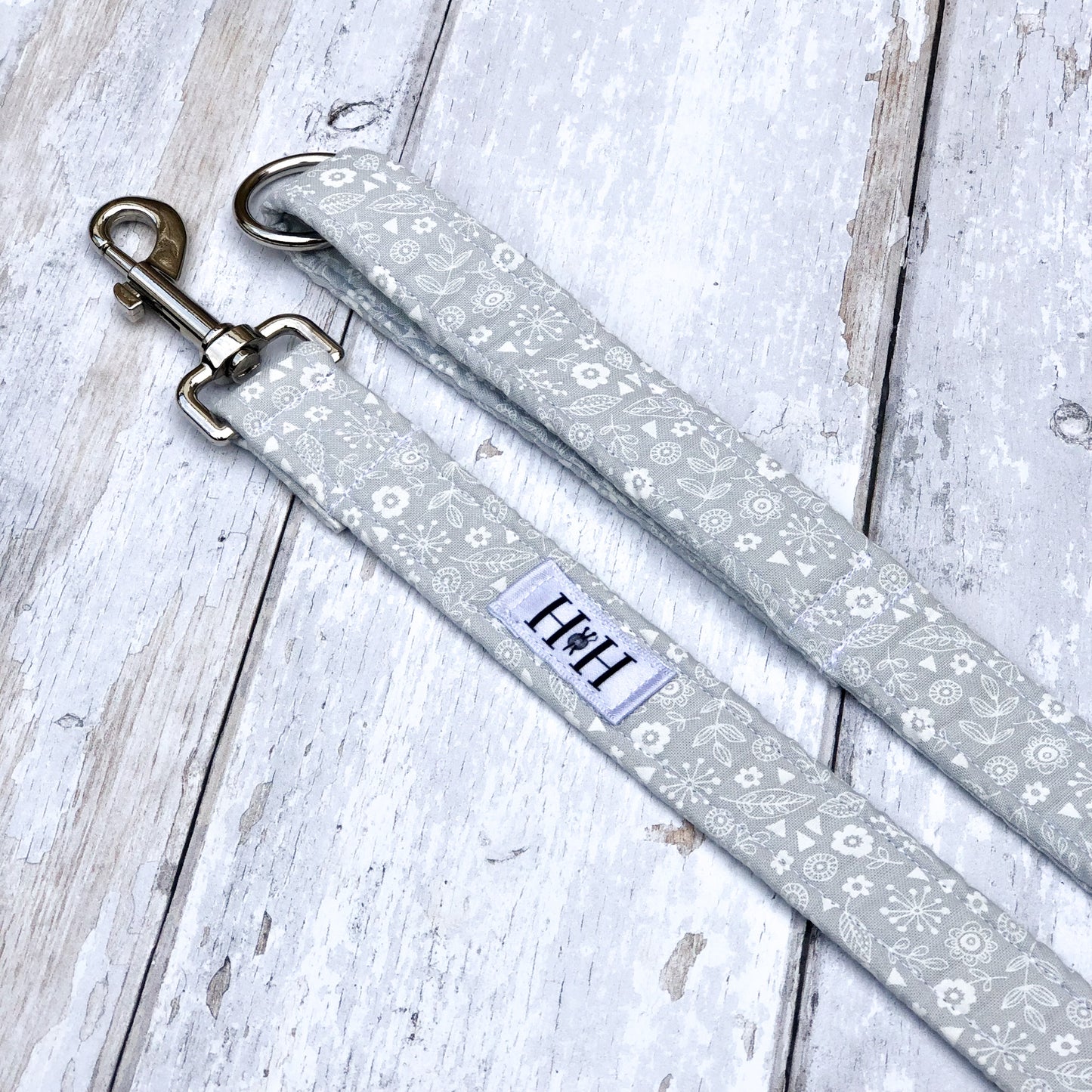 HETTY AND HUXLEY GREY FLORAL LEAD