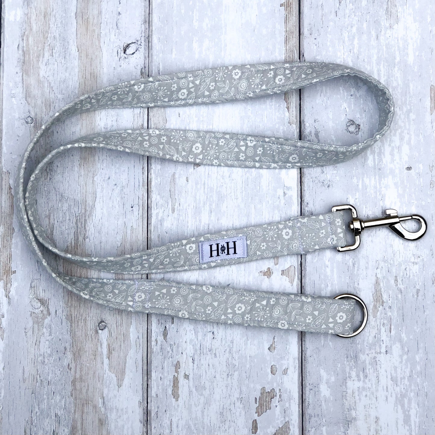 HETTY AND HUXLEY GREY FLORAL LEAD