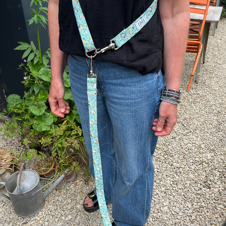 HETTY AND HUXLEY HANDS FREE LEAD EXTENSION USE