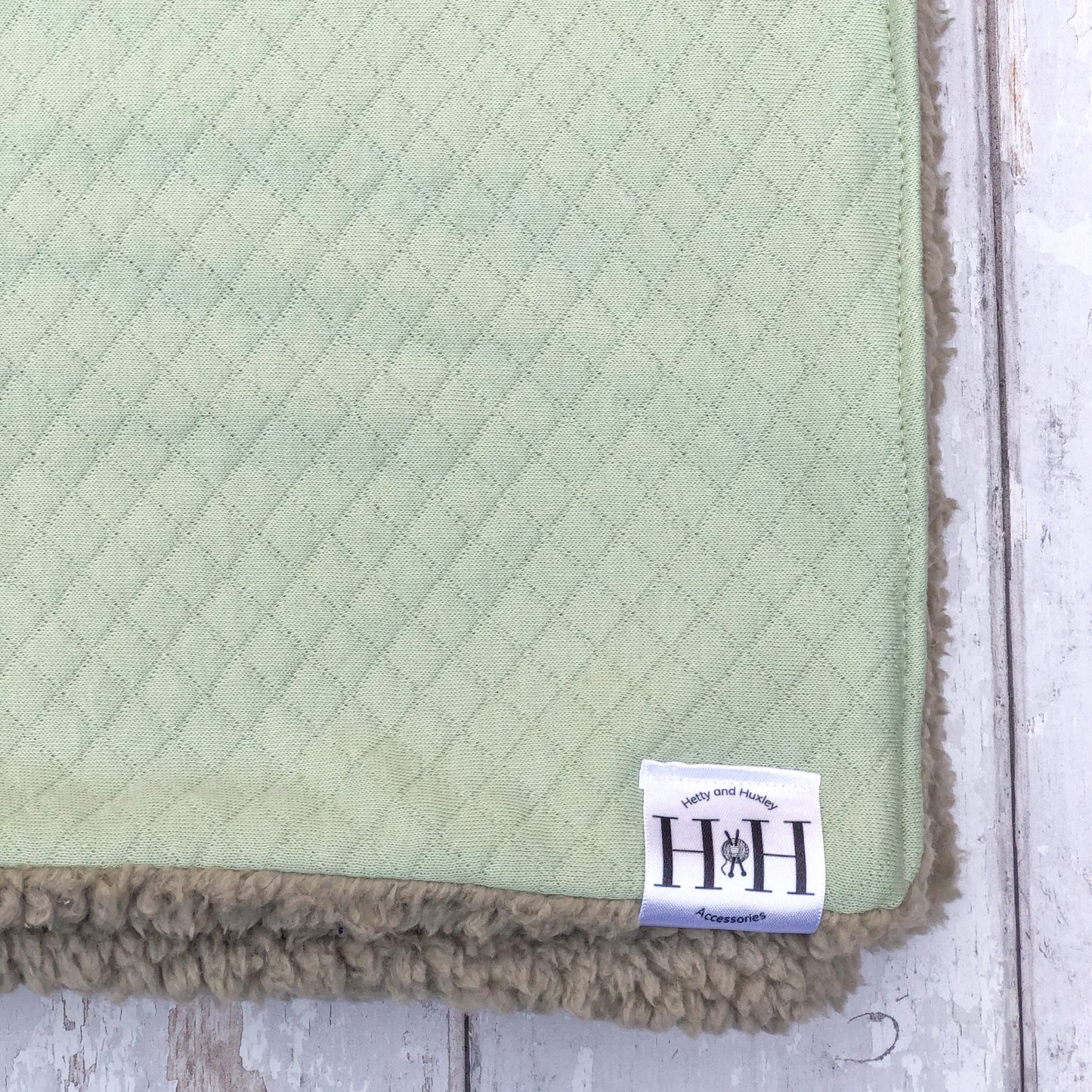 HETTY AND HUXLEY MINT BLANKET WITH GREY FAUX FUR LINING