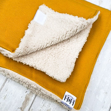 HETTTY AND HUXLEY MUSTARD YELLOW BLANKET WITH CREAM FAUX FUR LINING