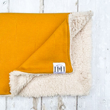 HETTTY AND HUXLEY MUSTARD YELLOW BLANKET WITH CREAM FAUX FUR LINING