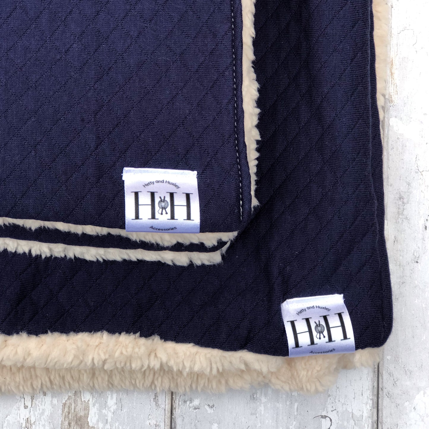 HETTY AND HUXLEY NAVY BLANKET WITH CREAM FAUX FUR LINING