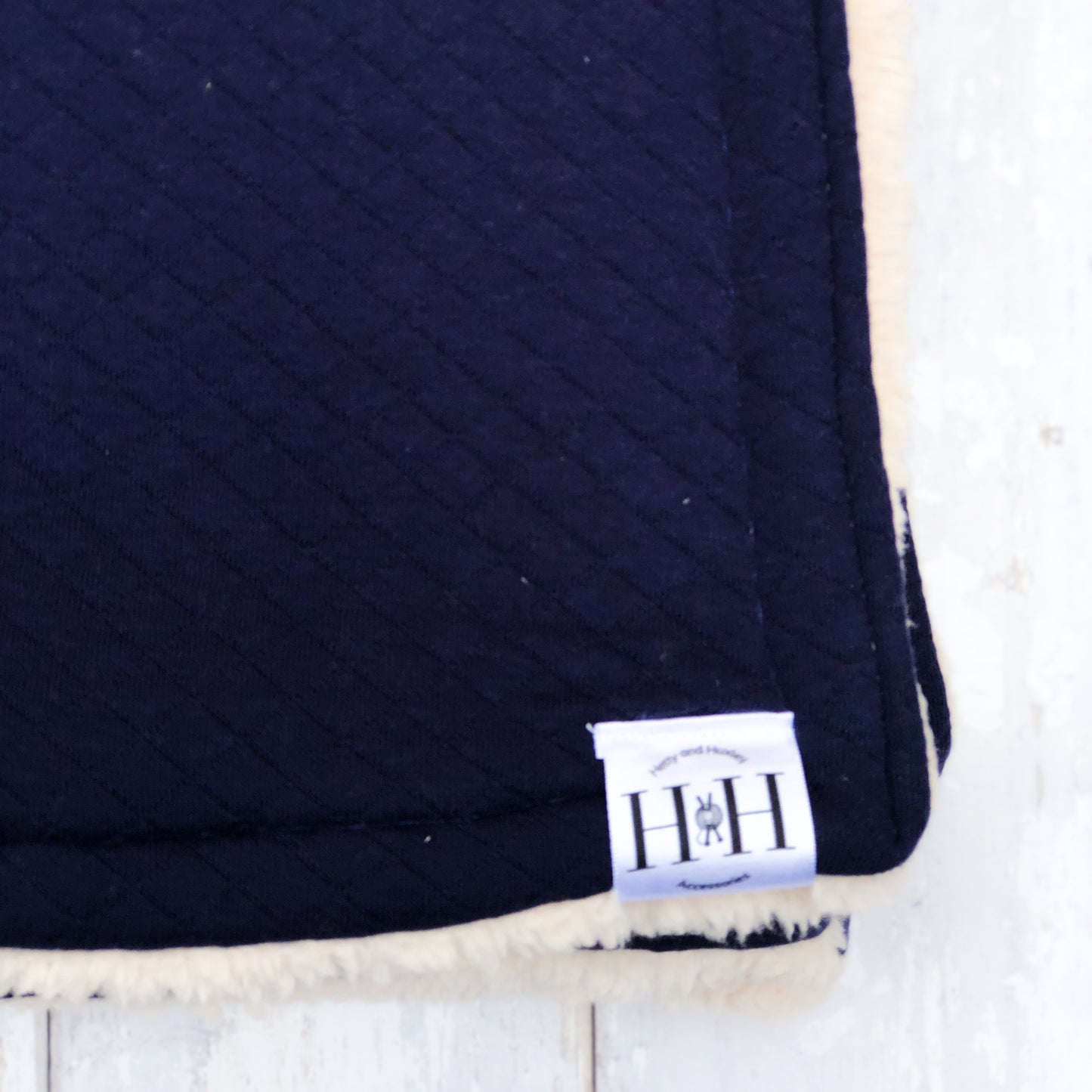 HETTY AND HUXLEY NAVY BLANKET WITH CREAM FAUX FUR LINING