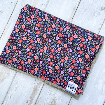 HETTY AND HUXLEY FLORAL BLANKET WITH GREY FAUX FUR LINING