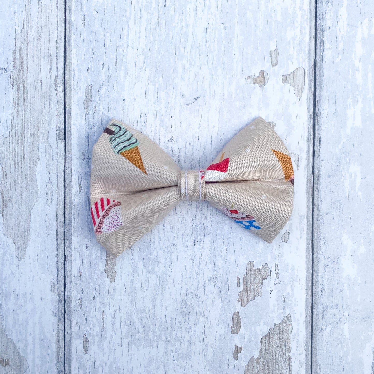 HETTY AND HUXLEY SWEET TREATS BOW TIE SMALL