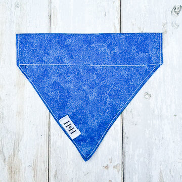 HETTY AND HUXLEY BLUE SKY DOG BANDANA MEDIUM