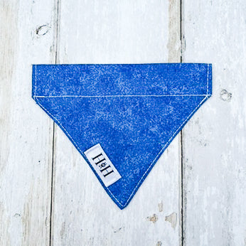 HETTY AND HUXLEY BLUE SKY DOG BANDANA XSMALL